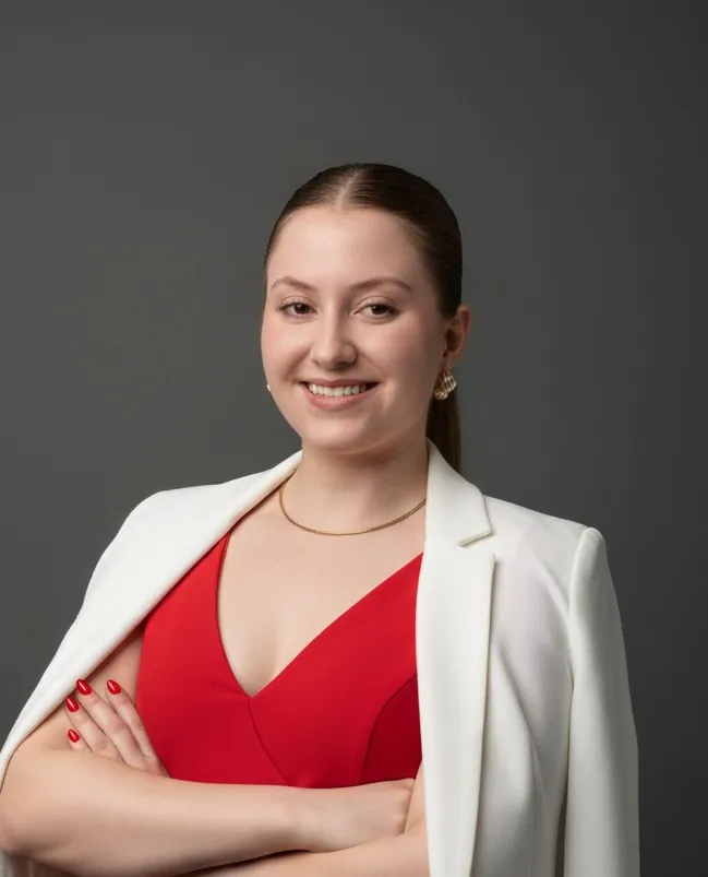 Dra. Yasmin Ortega - Implantodontia e Estética